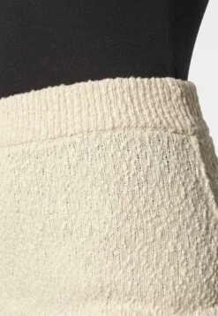 DRYKORN Weya - Mini Skirt - Off-White -Pieces Shop 02bdecc8d46a46f1ab367dddeb18c0cd