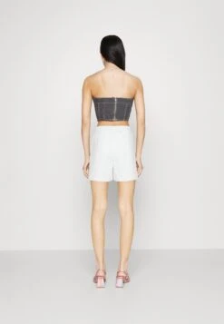 Vila Vimari - Shorts - Snow White -Pieces Shop 0aa7797f700d44898446c87ad9966192