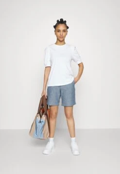 Bermuda - Shorts - Indigo Chambray -Pieces Shop 0d7a9eb347ca47e591ca1efb22192507