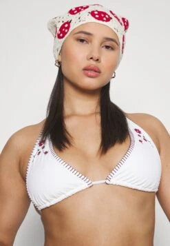 Frankies Bikinis Diana - Bikini Top -Pieces Shop 0e23fed9cc764c9ba2bdf0057f735c3e