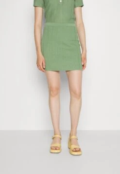 THEORY Short Skirt Matt - Mini Skirt - Leaf -Pieces Shop 0f1ec40f88ec4281bc3809d4233b6127