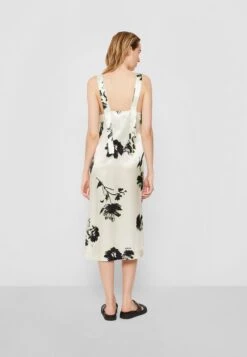 Calvin Klein Modern Slip Dress - Cocktail Dress / Party Dress - Vanilla Ice -Pieces Shop 10988a30285a444c9462775dc74e008f