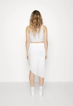 Pieces Pcstina High Slit Skirt - Pencil Skirt - Cloud Dancer -Pieces Shop 11422c678c8a4cb39302e522ff4fc33c