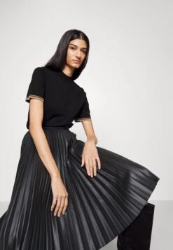 MAX & Co. Galatina - Pleated Skirt - Black -Pieces Shop 12da8f30b3a141e599426a89ac2483d5