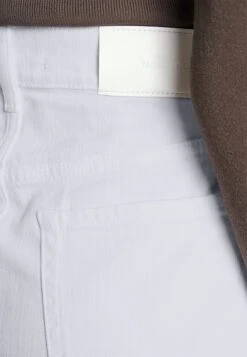 7 For All Mankind Mia Skirt Yacht - Mini Skirt - White -Pieces Shop 16a52ba2c0eb43d798c5a06cf41764ce