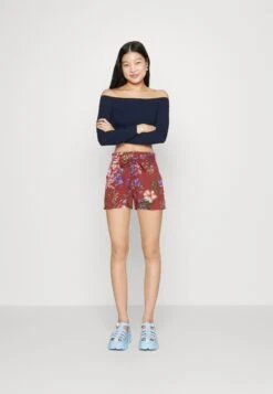 ONLY Onlnova Smilla Belt - Shorts - Mineral Red 9 ONLY Onlnova Smilla Belt - Shorts - Mineral Red -Pieces Shop 17351a0c53f1481b8d92b090f8d6c5bc