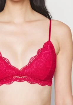 SAMSØE SAMSØE Marilyn Padded Bra - Triangle Bra - Cerise -Pieces Shop 17dbd70ec8fe4bc297b35a8eef3759fc