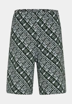 Lacoste X Netflix - Shorts - Green/White -Pieces Shop 1833be0e1b1a4581a4cb754a167fceb1