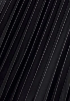 MAX & Co. Galatina - Pleated Skirt - Black -Pieces Shop 1859b6ef565f46e6bff135154935b611