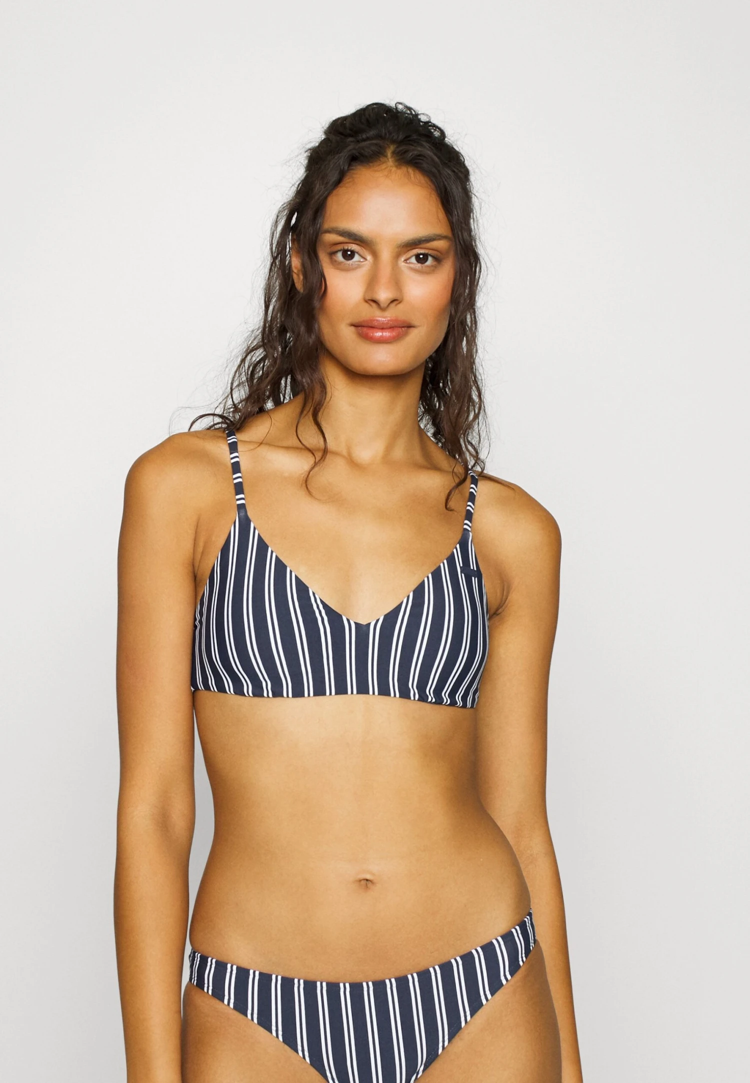 Roxy Into The Sun Athletic Tri - Bikini Top - Mood Indigo 3 Roxy Into The Sun Athletic Tri - Bikini Top - Mood Indigo