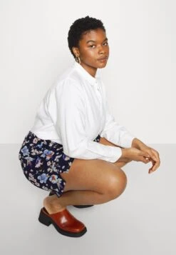 Oncnova Lux - Shorts -Pieces Shop 22552f9e1c314f27b0b6546f019e4b16