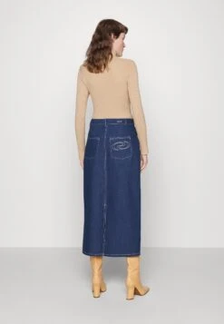 Résumé Papayars Skirt - Pencil Skirt - Dark Denim -Pieces Shop 2309f3d5dc2e4d60b955d8211f1fc5cf