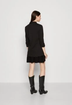 Vero Moda Vmharukimai 3/4 Classic - Short Coat -Pieces Shop 24aae69a38384eb29ad30c7b1bacf799