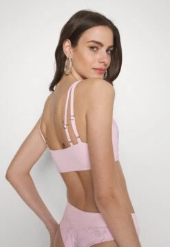 Frankies Bikinis Bellamy - Bikini Top - Aurora 13 Frankies Bikinis Bellamy - Bikini Top - Aurora -Pieces Shop 284ec475c567404899b7c95d2ffaf302