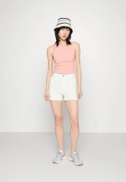 Gina Tricot Mollydenim Shorts - Denim Shorts - Offwhite 8 Gina Tricot Mollydenim Shorts - Denim Shorts - Offwhite -Pieces Shop 2b06a211c73a47ec8c8cd8a2645cb358