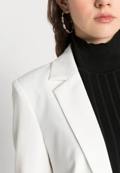 Pieces Pcbossy Ls Noos - Short Coat - Cloud Dancer -Pieces Shop 2f917a3d8fdf4f7b91a68fd4895d075e