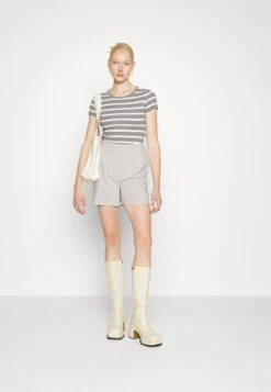 Vero Moda Tall Vmjesmilo- Shorts - Offwhite -Pieces Shop 383273552c634c3baefbaadb0e990f48