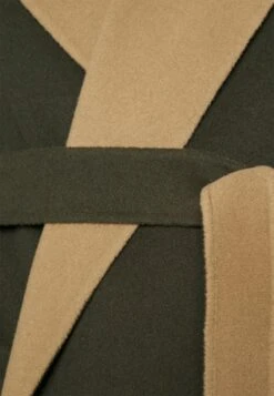 Rail - Classic Coat 14 Rail - Classic Coat -Pieces Shop 38f29aa779a54eb2979a77ce49618c3e