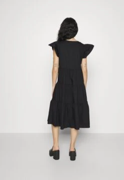 Vero Moda Petite Vmjarlotte Calf Slit Dress - Day Dress - Black -Pieces Shop 3fbe94c8aff546f7a244987ad5a83b26