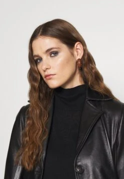 Isabel Fashion - Trenchcoat -Pieces Shop 3fe520697ad4484fb635a3756b10e7bc