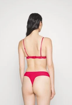 SAMSØE SAMSØE Marilyn Padded Bra - Triangle Bra - Cerise -Pieces Shop 43573c0e391649e6bf51f39e05226f75