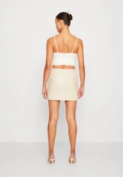 Gina Tricot Aya Skirt - Mini Skirt - Off-White -Pieces Shop 4781ae1e4ebc4d75bfc2fbdfe4a4e985