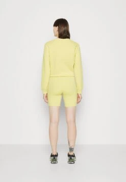 Calvin Klein Jeans Institutional Cycling- Shorts - Yellow Sand -Pieces Shop 48260f229ae04c9abfed29fe7fb768eb