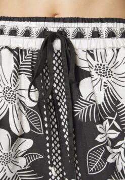 Farm Rio Macaw Uni - Shorts - Elegance Black -Pieces Shop 635a631d10dd4338ab576ec1eb99d81b