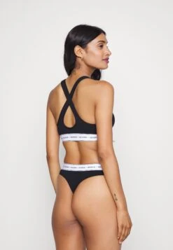 Guess Carrie - Thong -Pieces Shop 67800a29253d486fb48be22ae68bc1ec