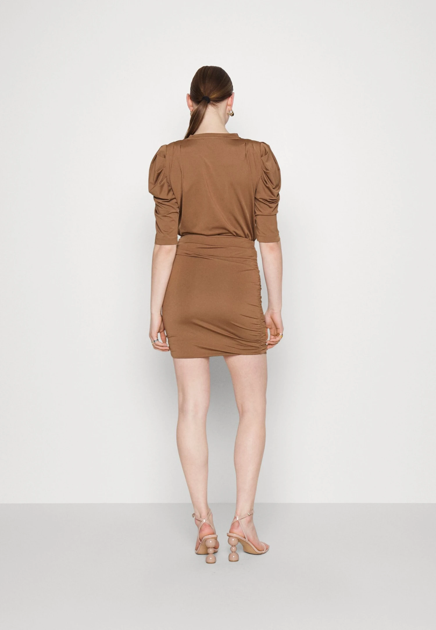 Nikkie Gallery Skirt - Mini Skirt - Cinnamon 5 Nikkie Gallery Skirt - Mini Skirt - Cinnamon - Image 3