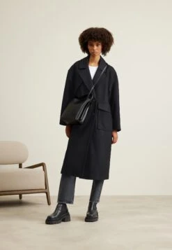 Hugo Misaula - Classic Coat -Pieces Shop 705142800d42438ba826338d1c0ff995