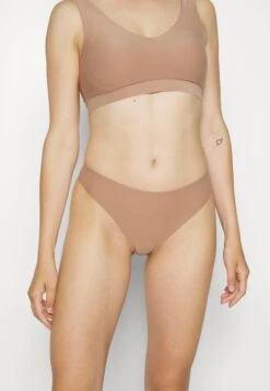 Chantelle Thong - Thong