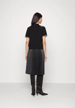 MAX & Co. Galatina - Pleated Skirt - Black -Pieces Shop 7965015ffdfa4c42bd1a9a8ddd1d50de