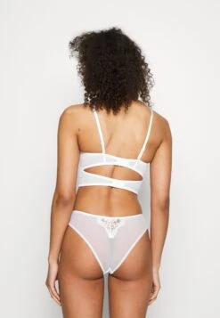 Hunkemöller Chlo Brazilian - Briefs - White -Pieces Shop 7990e77f014c4ee788351150ef7144e4