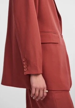 Yasumanna- Short Coat - Redwood 11 Yasumanna- Short Coat - Redwood -Pieces Shop 7a15ec3ec0fb449a83d09e3b423c59d9