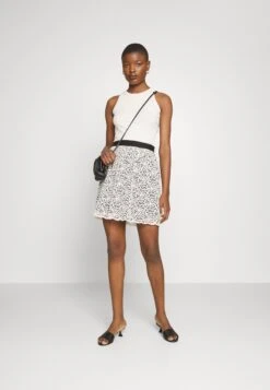 MAX & Co. Kate - Mini Skirt - White 8 MAX & Co. Kate - Mini Skirt - White -Pieces Shop 7ba6d8ea537b42c59f016aceb9e68436