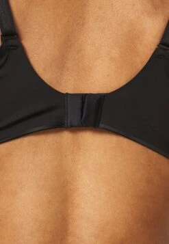 Chantelle Essentiall - T-Shirt Bra - Schwarz -Pieces Shop 8896f6d063304da8b122ac9ad30ea4b4