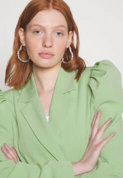 Yasvala Show - Blazer -Pieces Shop 8a99091a35b14660bc078b4ac2d6c027