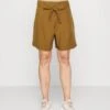 Marc O'Polo High Rise Pleats Belt - Shorts - Wood Brown -Pieces Shop 8b7bc3c415404e5197d9c7125d8abb26
