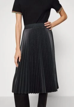 MAX & Co. Galatina - Pleated Skirt - Black -Pieces Shop 8bef549a783b40849431f90d25dc5d3c
