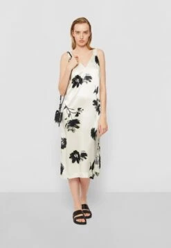 Calvin Klein Modern Slip Dress - Cocktail Dress / Party Dress - Vanilla Ice -Pieces Shop 956a92bb4bb8462595c1ecc8bd3afd53