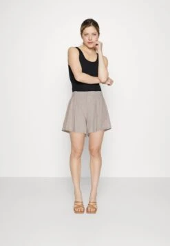 Gina Tricot Sonja- Shorts - Beige -Pieces Shop 964ea5a0cdfc43508d776700b1839736