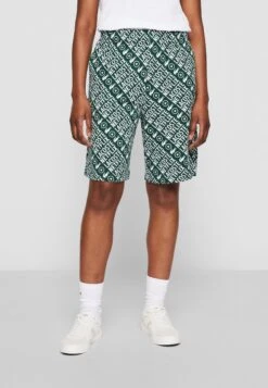 Lacoste X Netflix - Shorts - Green/White -Pieces Shop 9b4c14613e184a9f8c80f5bd3e358d02