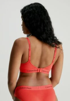 Lined Bralette - T-Shirt Bra -Pieces Shop a0bfab67ffb9440baff18ab7146da36d