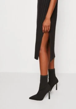 HOPE Nad Dress - Jumper Dress - Black -Pieces Shop a221e20c9863486797ffee457dd2ddf4