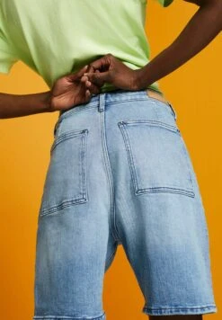 ESPRIT Denim Shorts - Blue Light Washed -Pieces Shop a2863200e6cf45319f81fd9e611331b7