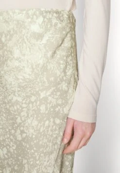 Calvin Klein Midi Skirt - A-Line Skirt -Pieces Shop a4fa0627f2834406b26c4204877dc9e0