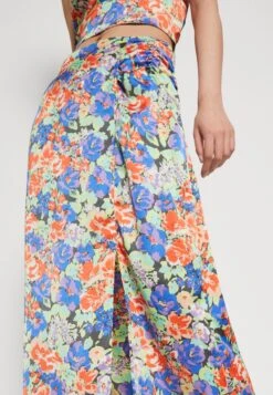 ONLY Onlayla Calf Slit Skirt - A-Line Skirt 11 ONLY Onlayla Calf Slit Skirt - A-Line Skirt -Pieces Shop a58f1bd3b397415f9a6071ef8e5185b5