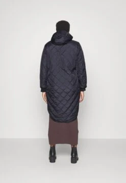 ONLY CARMAKOMA Carsandy Quilt Coat - Classic Coat - Black -Pieces Shop a644146d61354258be632927d22ec7af