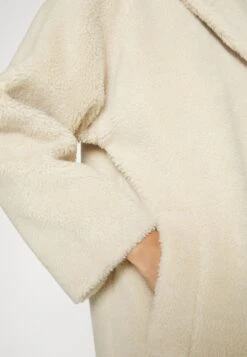 Veber - Classic Coat - Beige 10 Veber - Classic Coat - Beige -Pieces Shop a780a1abbf494fdfacd696db712b4027